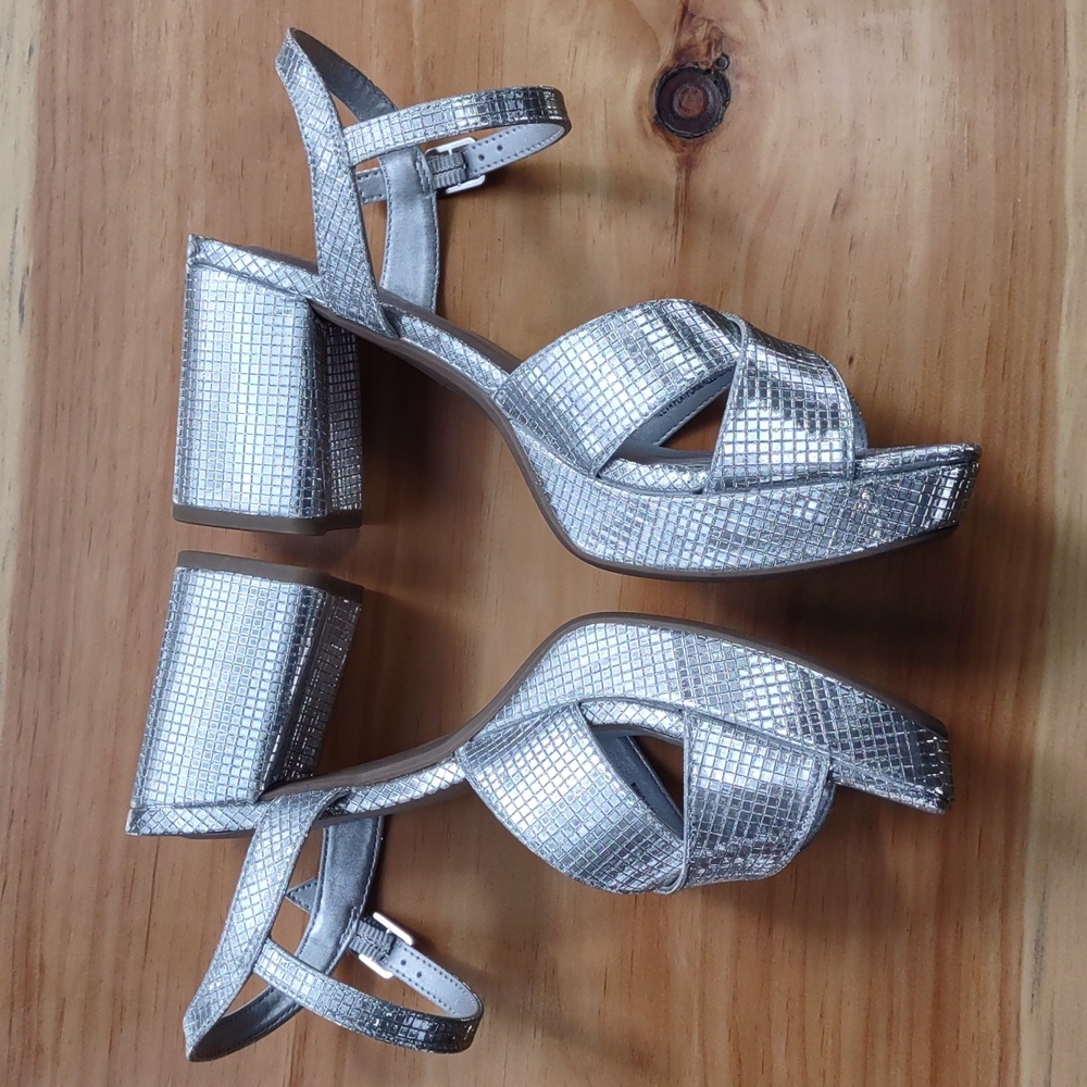 Kenneth Cole Reeva Platform Sandal In Silver Grid Metallic - Picture 6 of 10